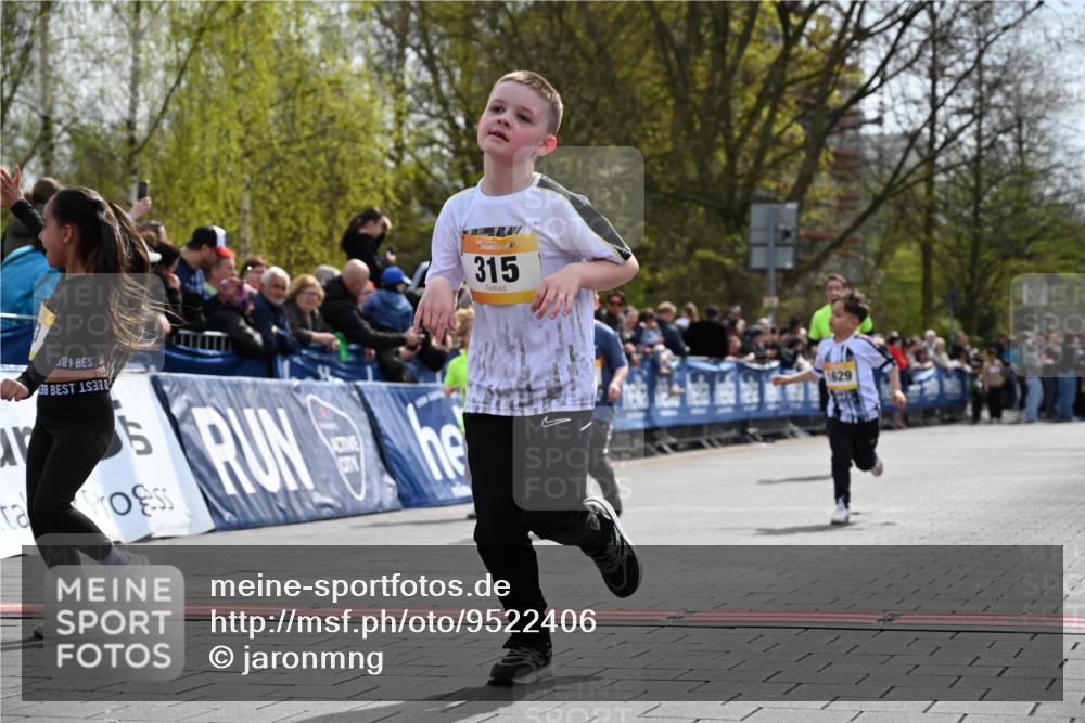 12.04.2026 - 45. Internationalen Wilhelmsburger Insellauf J. Mangold http://msf.ph/oto/9522406 12.04.2026 14:22:31 Ziel 752, 761, 559, 315, 973, 555, 1629, 56 meine-sportfotos.de