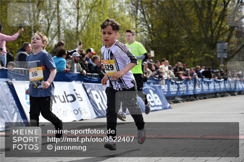 12.04.2026 - 45. Internationalen Wilhelmsburger Insellauf J. Mangold http://msf.ph/oto/9522407 12.04.2026 14:22:34 Ziel 315, 973, 555, 1629, 56, 670 meine-sportfotos.de