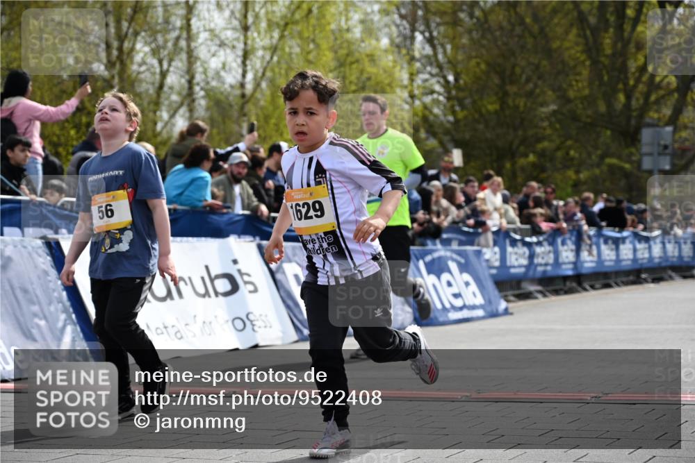 12.04.2026 - 45. Internationalen Wilhelmsburger Insellauf J. Mangold http://msf.ph/oto/9522408 12.04.2026 14:22:34 Ziel 315, 973, 555, 1629, 56, 670 meine-sportfotos.de