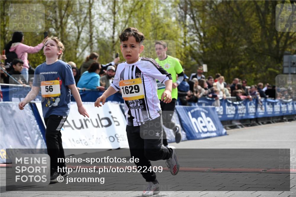 12.04.2026 - 45. Internationalen Wilhelmsburger Insellauf J. Mangold http://msf.ph/oto/9522409 12.04.2026 14:22:34 Ziel 315, 973, 555, 1629, 56, 670 meine-sportfotos.de