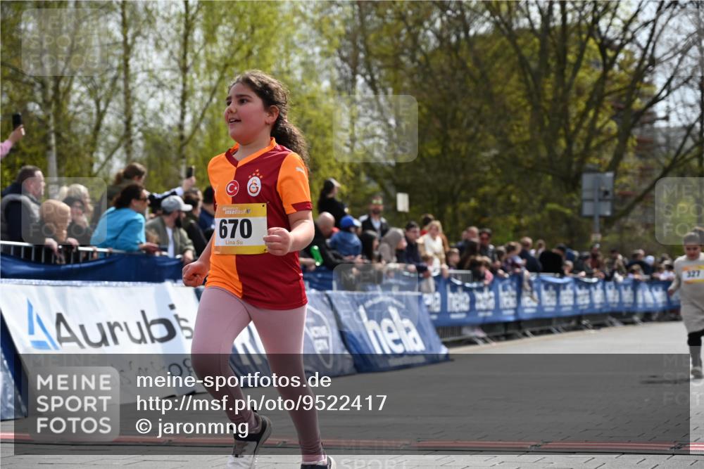 12.04.2026 - 45. Internationalen Wilhelmsburger Insellauf J. Mangold http://msf.ph/oto/9522417 12.04.2026 14:22:38 Ziel 670, 327 meine-sportfotos.de