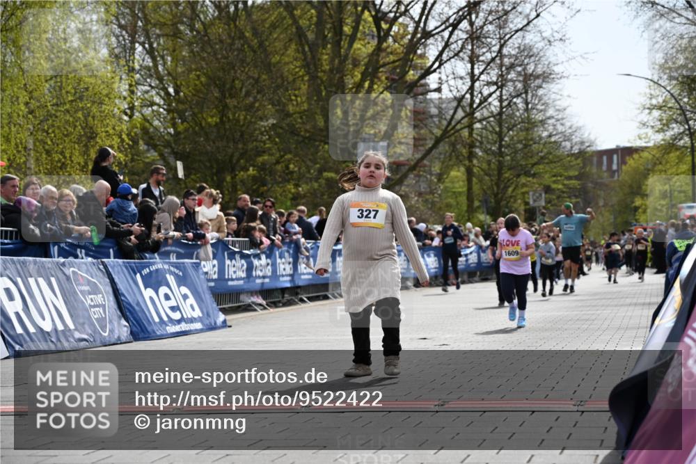12.04.2026 - 45. Internationalen Wilhelmsburger Insellauf J. Mangold http://msf.ph/oto/9522422 12.04.2026 14:22:40 Ziel 670, 327, 1609 meine-sportfotos.de