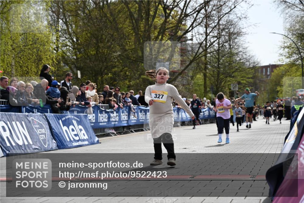 12.04.2026 - 45. Internationalen Wilhelmsburger Insellauf J. Mangold http://msf.ph/oto/9522423 12.04.2026 14:22:40 Ziel 670, 327, 1609 meine-sportfotos.de