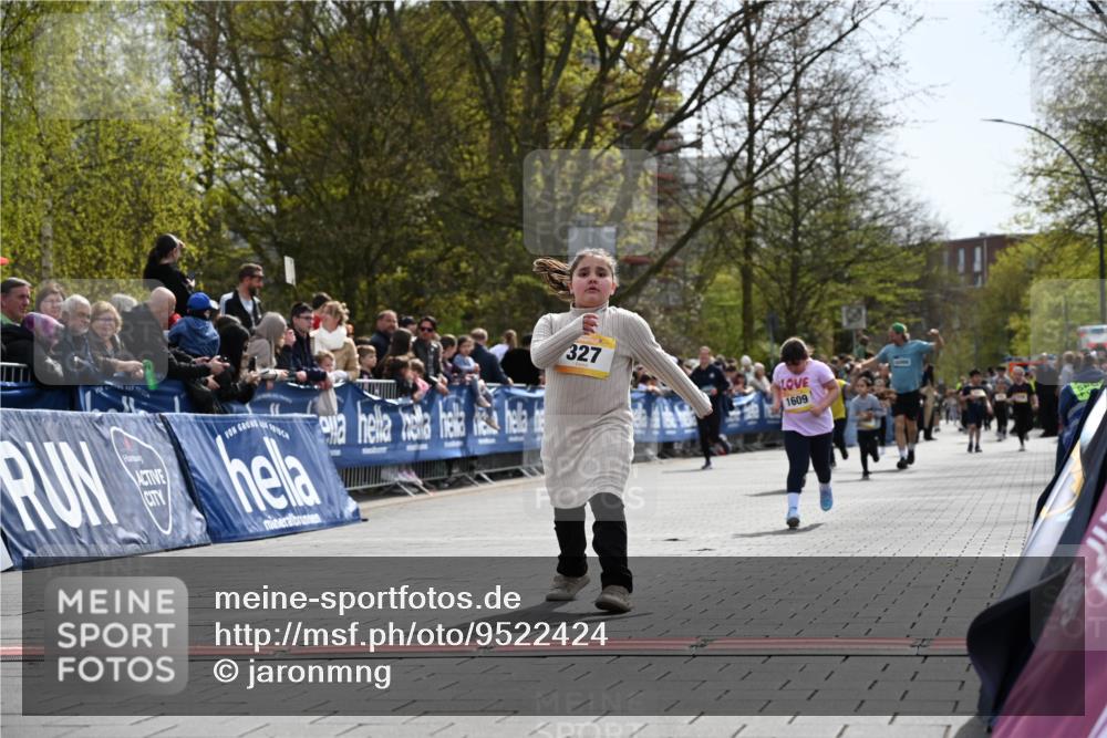 12.04.2026 - 45. Internationalen Wilhelmsburger Insellauf J. Mangold http://msf.ph/oto/9522424 12.04.2026 14:22:40 Ziel 670, 327, 1609 meine-sportfotos.de