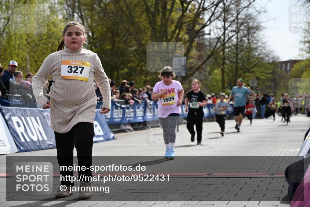 12.04.2026 - 45. Internationalen Wilhelmsburger Insellauf J. Mangold http://msf.ph/oto/9522431 12.04.2026 14:22:43 Ziel 327, 1609, 780 meine-sportfotos.de