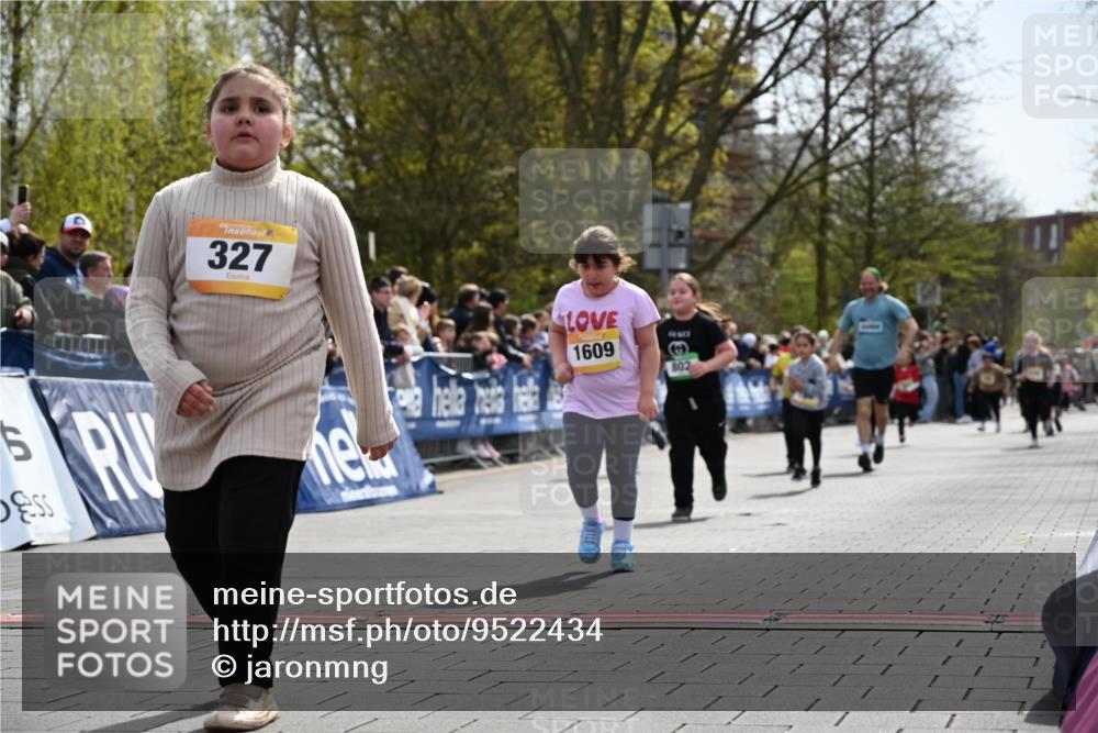 12.04.2026 - 45. Internationalen Wilhelmsburger Insellauf J. Mangold http://msf.ph/oto/9522434 12.04.2026 14:22:43 Ziel 327, 1609, 780 meine-sportfotos.de