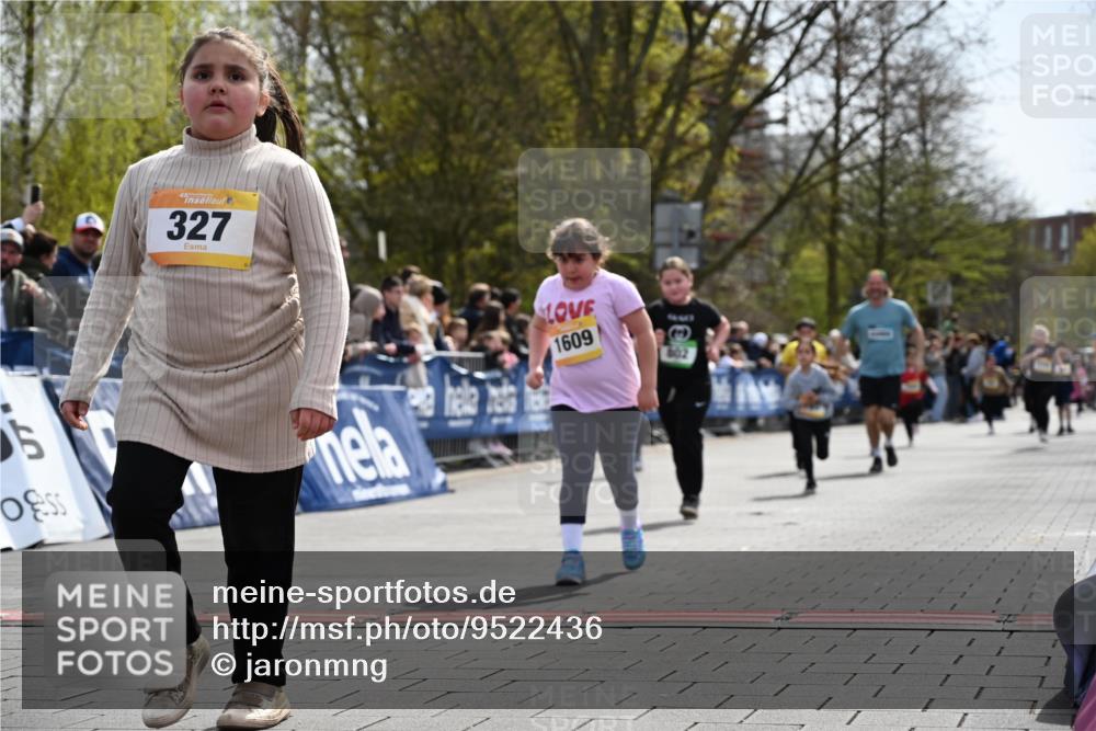 12.04.2026 - 45. Internationalen Wilhelmsburger Insellauf J. Mangold http://msf.ph/oto/9522436 12.04.2026 14:22:43 Ziel 327, 1609, 780 meine-sportfotos.de
