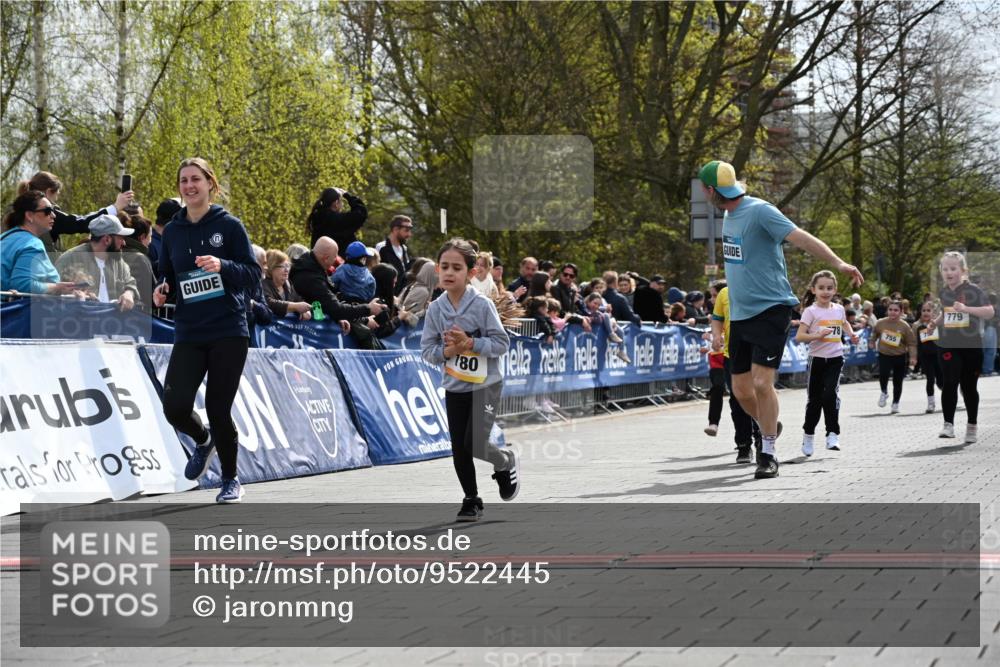 12.04.2026 - 45. Internationalen Wilhelmsburger Insellauf J. Mangold http://msf.ph/oto/9522445 12.04.2026 14:22:46 Ziel 1609, 780, 743, 778, 779 meine-sportfotos.de