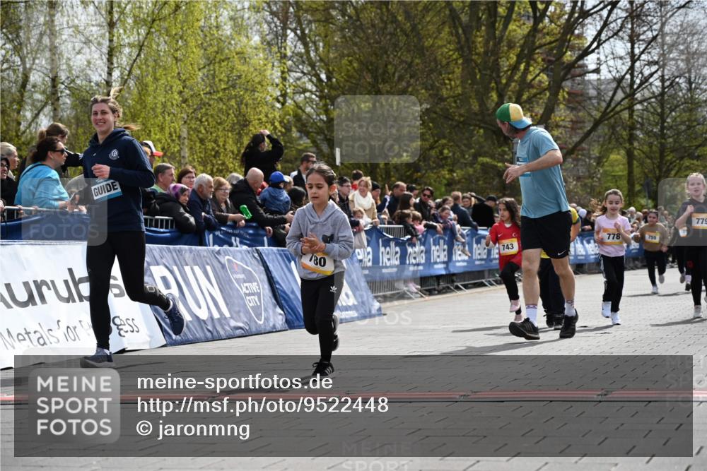 12.04.2026 - 45. Internationalen Wilhelmsburger Insellauf J. Mangold http://msf.ph/oto/9522448 12.04.2026 14:22:47 Ziel 1609, 780, 743, 778, 779, 68 meine-sportfotos.de
