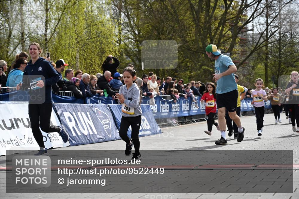 12.04.2026 - 45. Internationalen Wilhelmsburger Insellauf J. Mangold http://msf.ph/oto/9522449 12.04.2026 14:22:47 Ziel 1609, 780, 743, 778, 779, 68 meine-sportfotos.de