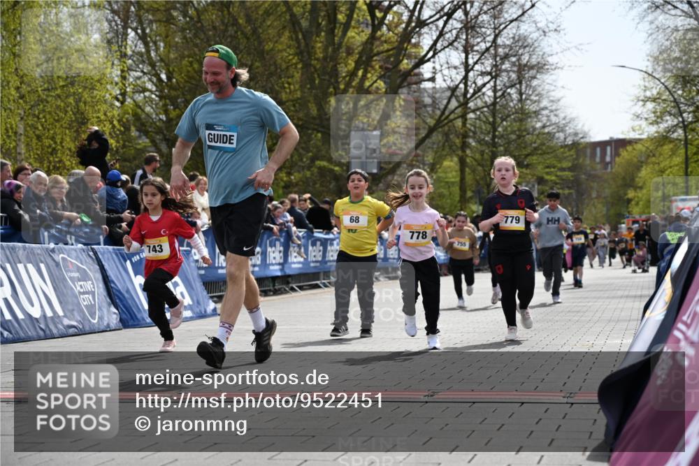 12.04.2026 - 45. Internationalen Wilhelmsburger Insellauf J. Mangold http://msf.ph/oto/9522451 12.04.2026 14:22:48 Ziel 1609, 780, 743, 778, 779, 68, 757, 755 meine-sportfotos.de