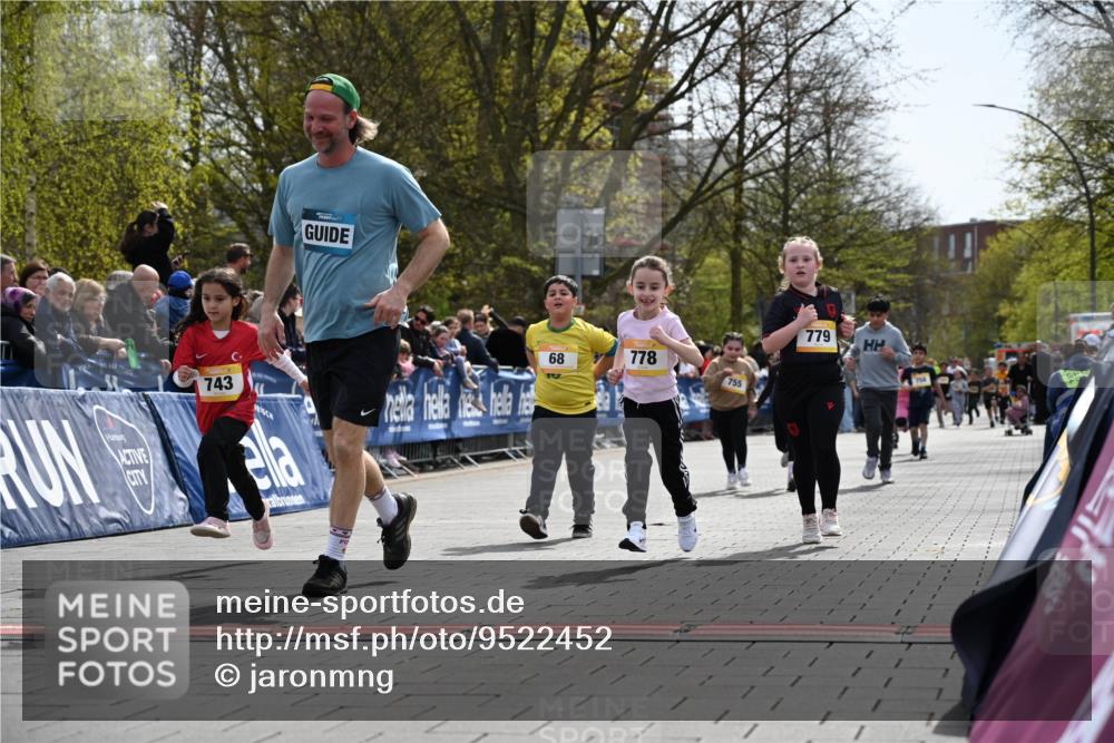 12.04.2026 - 45. Internationalen Wilhelmsburger Insellauf J. Mangold http://msf.ph/oto/9522452 12.04.2026 14:22:48 Ziel 1609, 780, 743, 778, 779, 68, 757, 755 meine-sportfotos.de