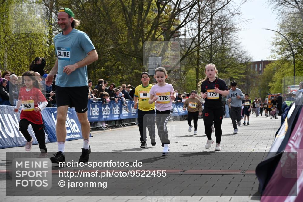 12.04.2026 - 45. Internationalen Wilhelmsburger Insellauf J. Mangold http://msf.ph/oto/9522455 12.04.2026 14:22:48 Ziel 1609, 780, 743, 778, 779, 68, 757, 755 meine-sportfotos.de