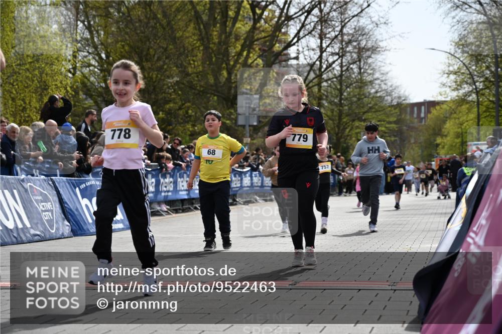 12.04.2026 - 45. Internationalen Wilhelmsburger Insellauf J. Mangold http://msf.ph/oto/9522463 12.04.2026 14:22:49 Ziel 780, 743, 778, 779, 68, 757, 755 meine-sportfotos.de