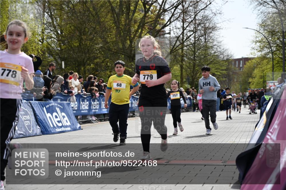12.04.2026 - 45. Internationalen Wilhelmsburger Insellauf J. Mangold http://msf.ph/oto/9522468 12.04.2026 14:22:50 Ziel 780, 743, 778, 779, 68, 757, 755, 765 meine-sportfotos.de