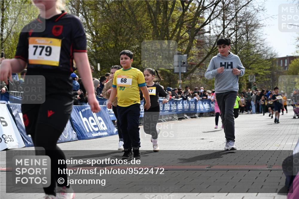 12.04.2026 - 45. Internationalen Wilhelmsburger Insellauf J. Mangold http://msf.ph/oto/9522472 12.04.2026 14:22:51 Ziel 780, 743, 778, 779, 68, 757, 755, 765, 569 meine-sportfotos.de