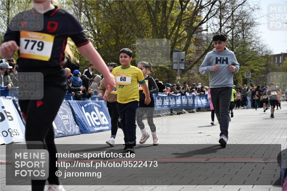 12.04.2026 - 45. Internationalen Wilhelmsburger Insellauf J. Mangold http://msf.ph/oto/9522473 12.04.2026 14:22:51 Ziel 780, 743, 778, 779, 68, 757, 755, 765, 569 meine-sportfotos.de