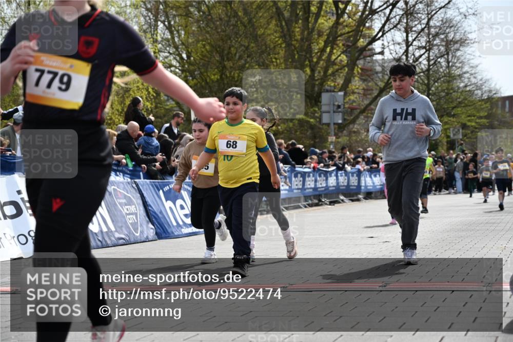 12.04.2026 - 45. Internationalen Wilhelmsburger Insellauf J. Mangold http://msf.ph/oto/9522474 12.04.2026 14:22:51 Ziel 780, 743, 778, 779, 68, 757, 755, 765, 569 meine-sportfotos.de