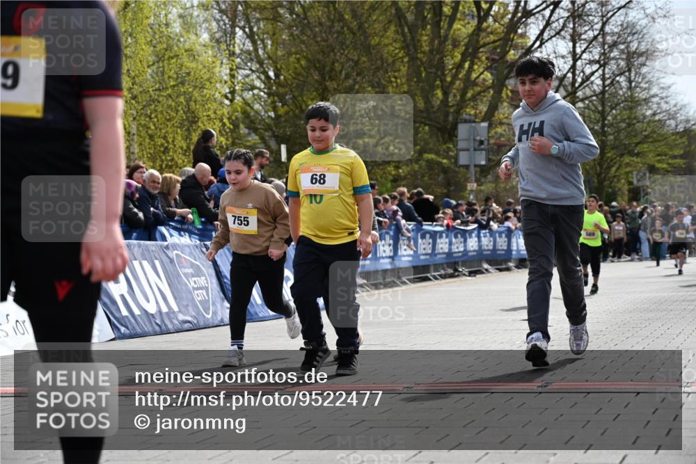 12.04.2026 - 45. Internationalen Wilhelmsburger Insellauf J. Mangold http://msf.ph/oto/9522477 12.04.2026 14:22:51 Ziel 780, 743, 778, 779, 68, 757, 755, 765, 569 meine-sportfotos.de