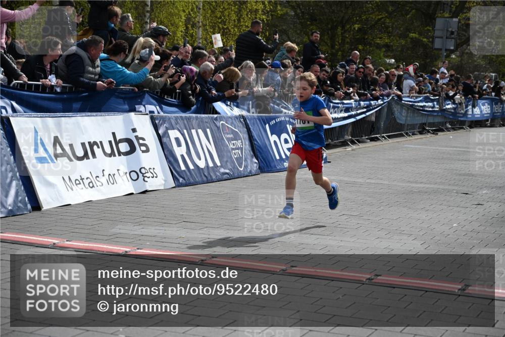 12.04.2026 - 45. Internationalen Wilhelmsburger Insellauf J. Mangold http://msf.ph/oto/9522480 12.04.2026 14:33:19 Ziel 1701 meine-sportfotos.de