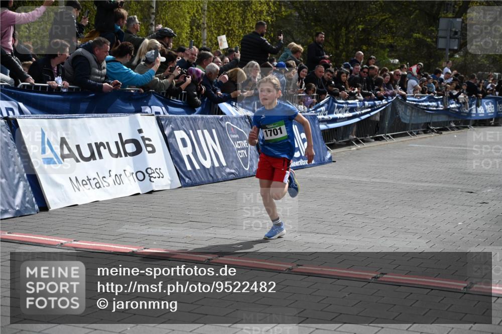 12.04.2026 - 45. Internationalen Wilhelmsburger Insellauf J. Mangold http://msf.ph/oto/9522482 12.04.2026 14:33:20 Ziel 1701 meine-sportfotos.de