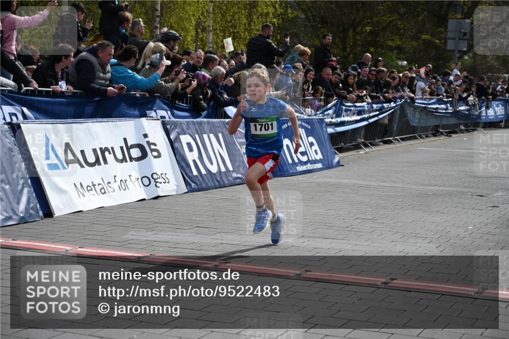 12.04.2026 - 45. Internationalen Wilhelmsburger Insellauf J. Mangold http://msf.ph/oto/9522483 12.04.2026 14:33:20 Ziel 1701 meine-sportfotos.de