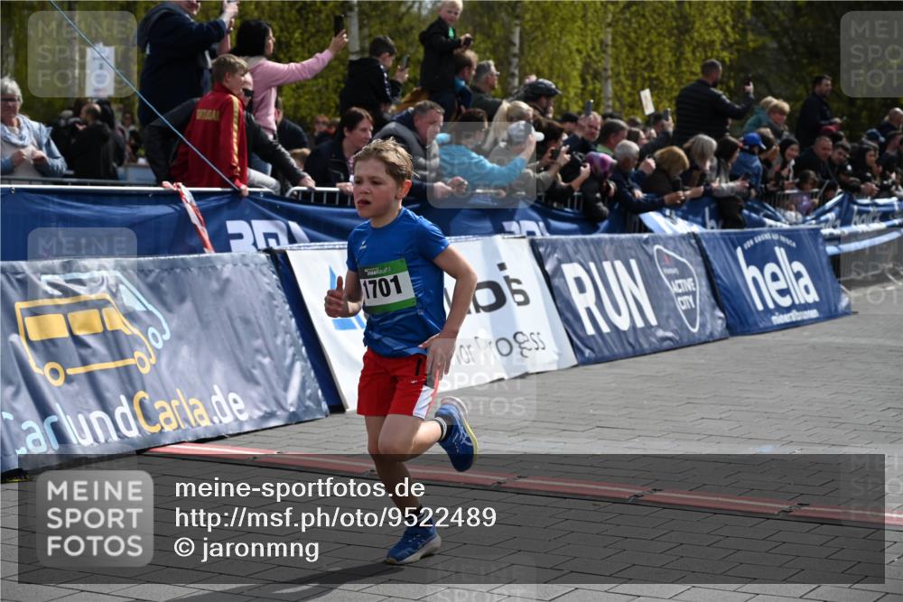 12.04.2026 - 45. Internationalen Wilhelmsburger Insellauf J. Mangold http://msf.ph/oto/9522489 12.04.2026 14:33:20 Ziel 1701 meine-sportfotos.de