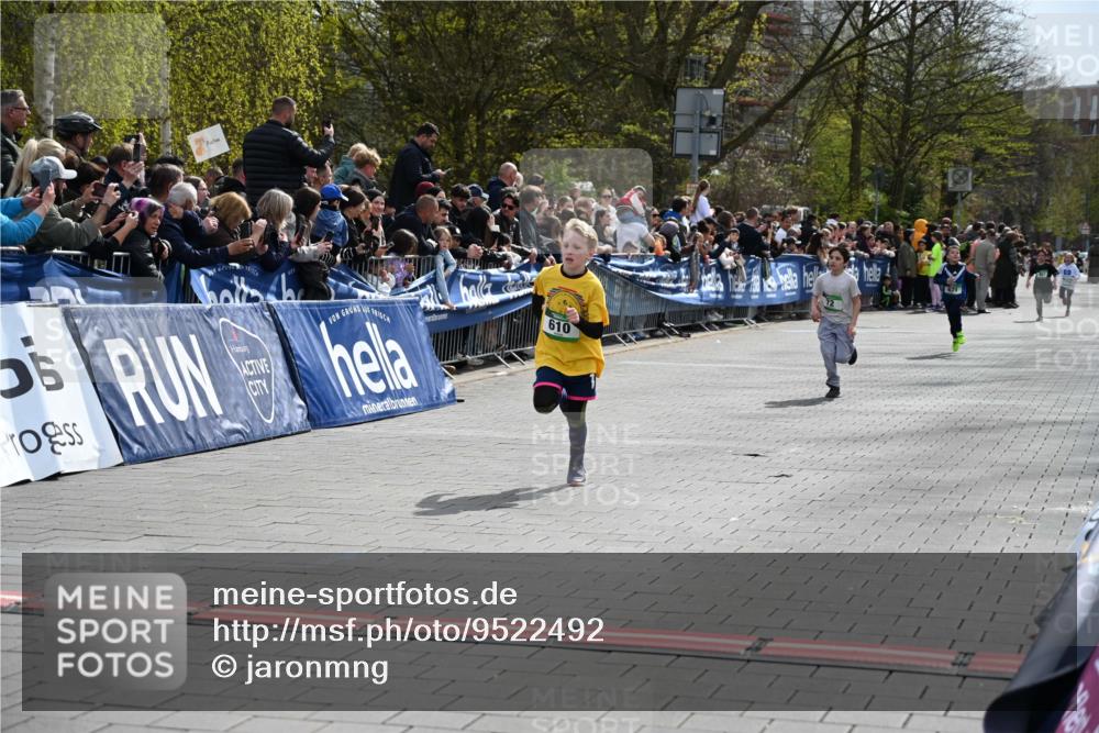 12.04.2026 - 45. Internationalen Wilhelmsburger Insellauf J. Mangold http://msf.ph/oto/9522492 12.04.2026 14:33:40 Ziel 610, 72 meine-sportfotos.de