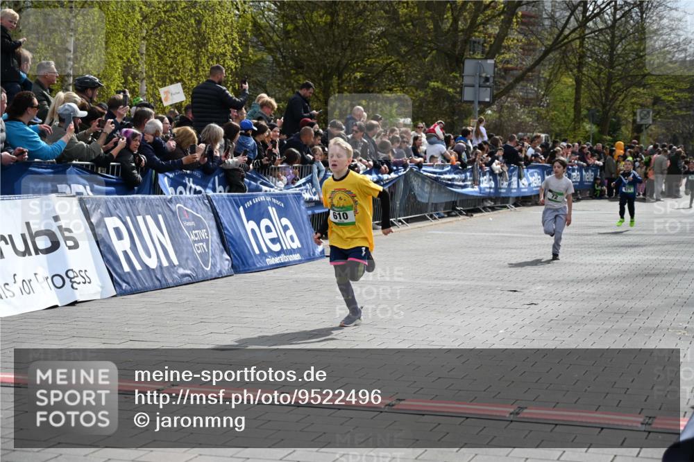 12.04.2026 - 45. Internationalen Wilhelmsburger Insellauf J. Mangold http://msf.ph/oto/9522496 12.04.2026 14:33:40 Ziel 610, 72 meine-sportfotos.de