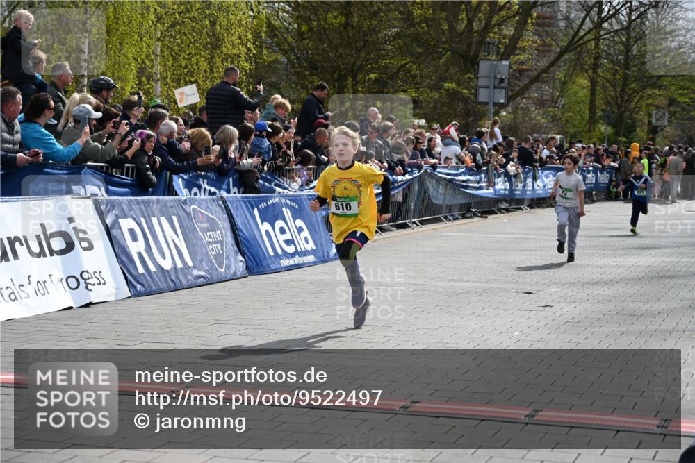 12.04.2026 - 45. Internationalen Wilhelmsburger Insellauf J. Mangold http://msf.ph/oto/9522497 12.04.2026 14:33:40 Ziel 610, 72 meine-sportfotos.de