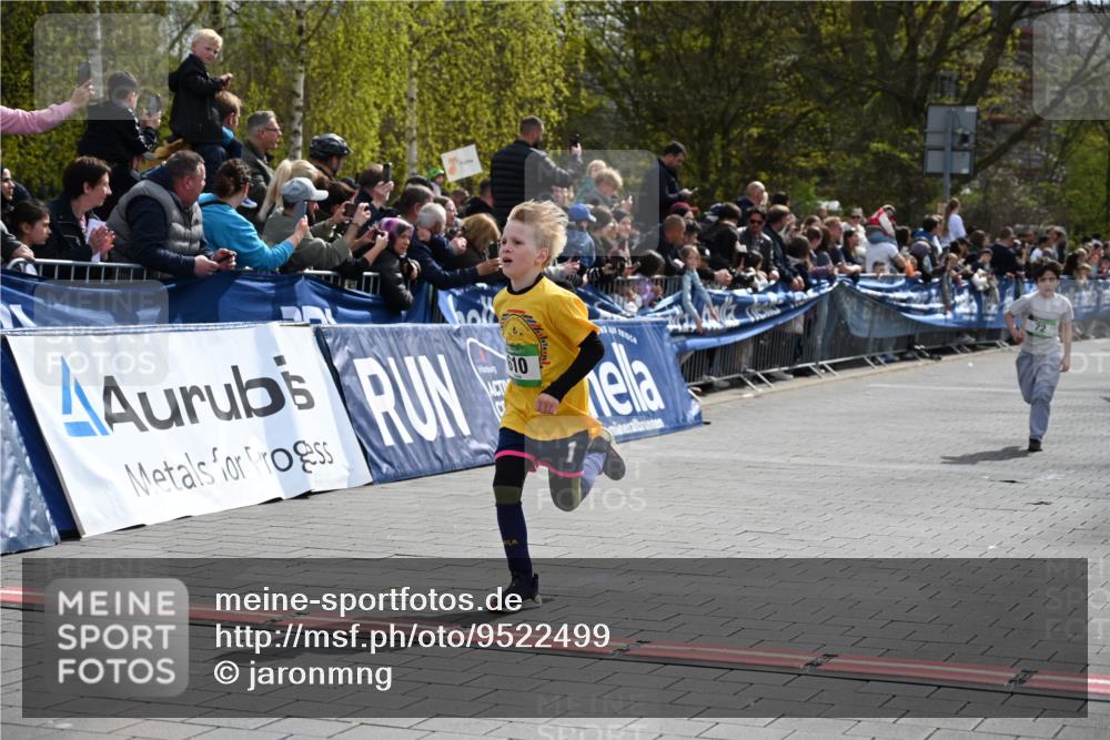 12.04.2026 - 45. Internationalen Wilhelmsburger Insellauf J. Mangold http://msf.ph/oto/9522499 12.04.2026 14:33:41 Ziel 610, 72, 671 meine-sportfotos.de