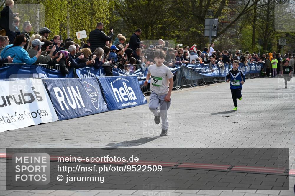 12.04.2026 - 45. Internationalen Wilhelmsburger Insellauf J. Mangold http://msf.ph/oto/9522509 12.04.2026 14:33:43 Ziel 610, 72, 671 meine-sportfotos.de