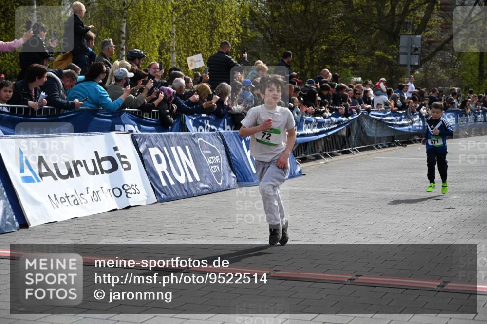 12.04.2026 - 45. Internationalen Wilhelmsburger Insellauf J. Mangold http://msf.ph/oto/9522514 12.04.2026 14:33:43 Ziel 610, 72, 671 meine-sportfotos.de