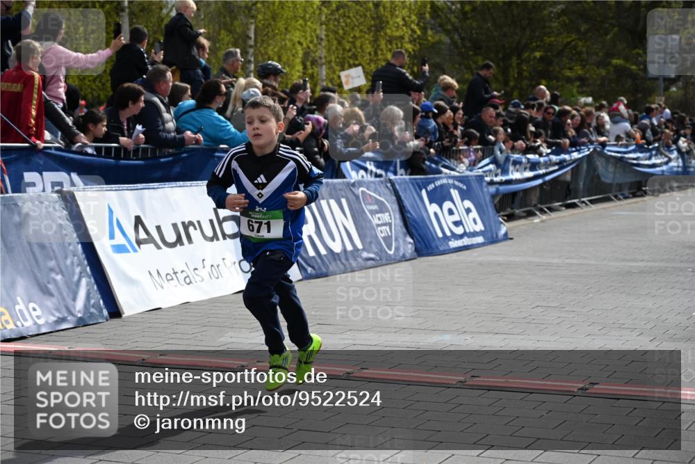 12.04.2026 - 45. Internationalen Wilhelmsburger Insellauf J. Mangold http://msf.ph/oto/9522524 12.04.2026 14:33:46 Ziel 72, 671, 457, 1714 meine-sportfotos.de