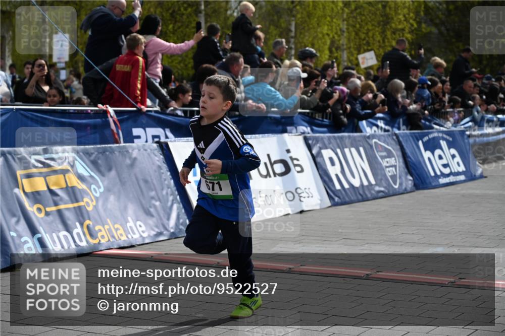 12.04.2026 - 45. Internationalen Wilhelmsburger Insellauf J. Mangold http://msf.ph/oto/9522527 12.04.2026 14:33:46 Ziel 72, 671, 457, 1714 meine-sportfotos.de