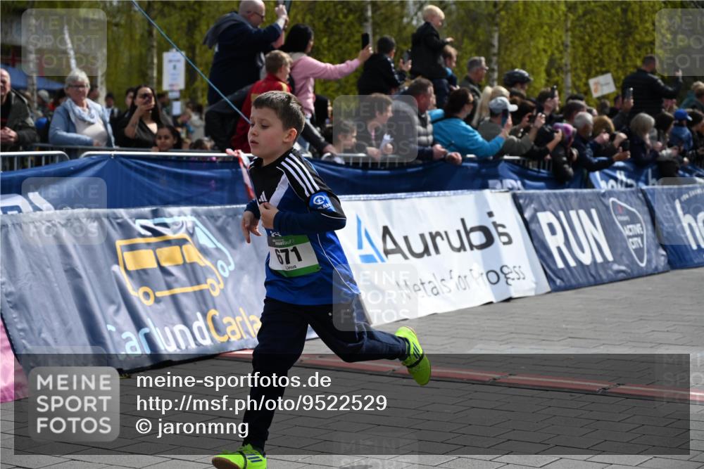 12.04.2026 - 45. Internationalen Wilhelmsburger Insellauf J. Mangold http://msf.ph/oto/9522529 12.04.2026 14:33:46 Ziel 72, 671, 457, 1714 meine-sportfotos.de