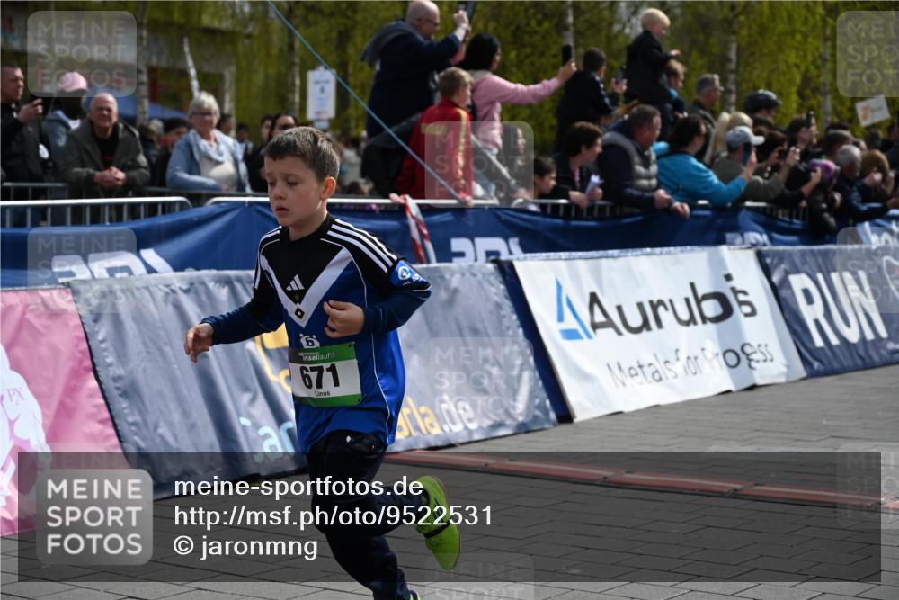 12.04.2026 - 45. Internationalen Wilhelmsburger Insellauf J. Mangold http://msf.ph/oto/9522531 12.04.2026 14:33:46 Ziel 72, 671, 457, 1714 meine-sportfotos.de