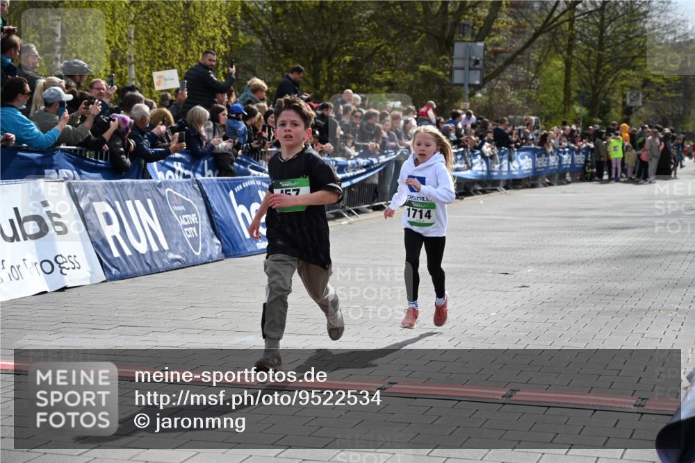 12.04.2026 - 45. Internationalen Wilhelmsburger Insellauf J. Mangold http://msf.ph/oto/9522534 12.04.2026 14:33:48 Ziel 72, 671, 457, 1714 meine-sportfotos.de