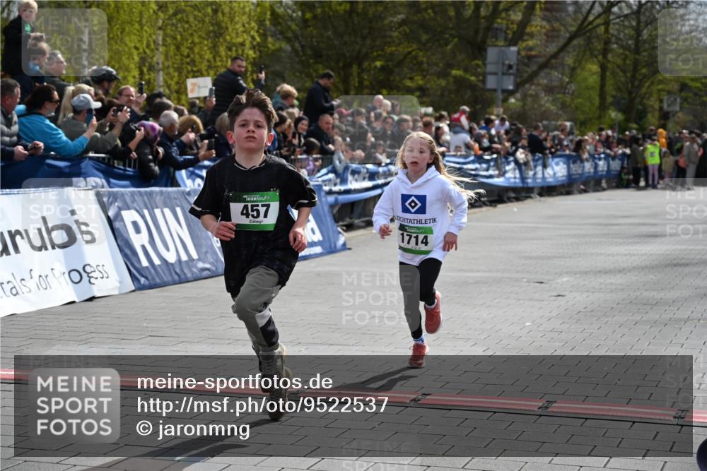 12.04.2026 - 45. Internationalen Wilhelmsburger Insellauf J. Mangold http://msf.ph/oto/9522537 12.04.2026 14:33:49 Ziel 671, 457, 1714 meine-sportfotos.de