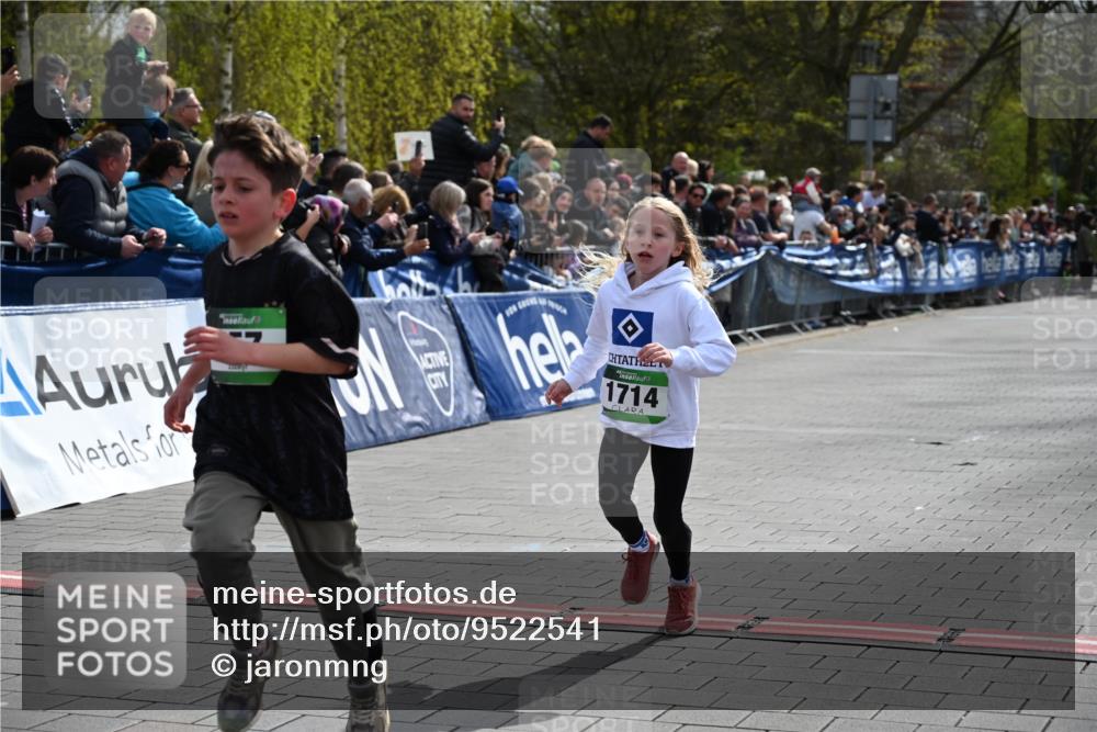 12.04.2026 - 45. Internationalen Wilhelmsburger Insellauf J. Mangold http://msf.ph/oto/9522541 12.04.2026 14:33:49 Ziel 671, 457, 1714 meine-sportfotos.de