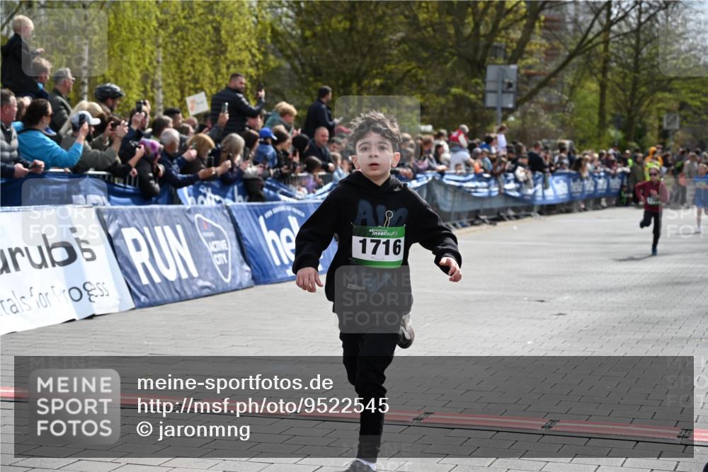 12.04.2026 - 45. Internationalen Wilhelmsburger Insellauf J. Mangold http://msf.ph/oto/9522545 12.04.2026 14:33:54 Ziel 1716, 1704 meine-sportfotos.de