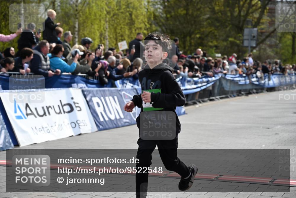 12.04.2026 - 45. Internationalen Wilhelmsburger Insellauf J. Mangold http://msf.ph/oto/9522548 12.04.2026 14:33:55 Ziel 1716, 1704 meine-sportfotos.de