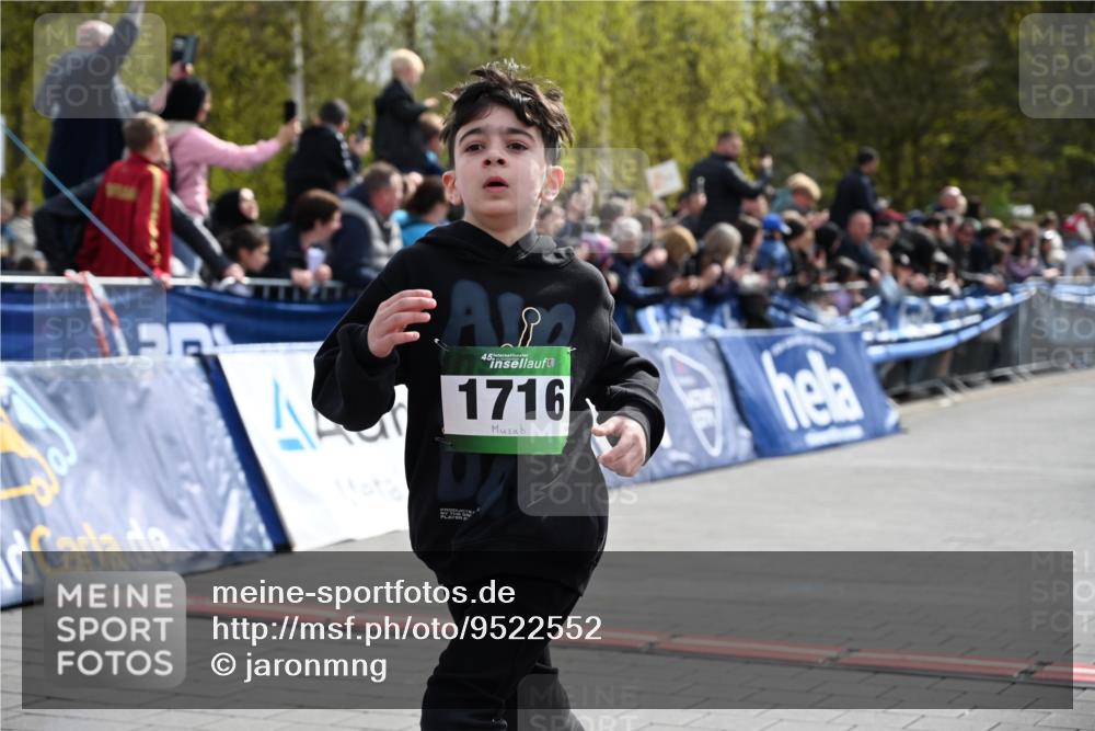 12.04.2026 - 45. Internationalen Wilhelmsburger Insellauf J. Mangold http://msf.ph/oto/9522552 12.04.2026 14:33:55 Ziel 1716, 1704 meine-sportfotos.de