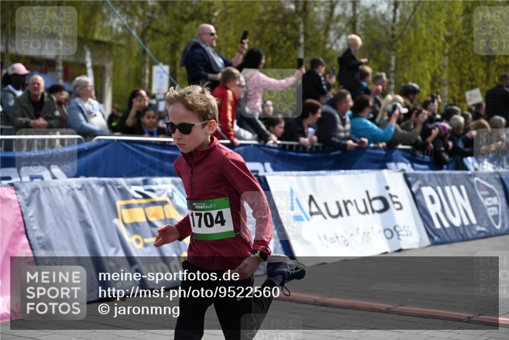 12.04.2026 - 45. Internationalen Wilhelmsburger Insellauf J. Mangold http://msf.ph/oto/9522560 12.04.2026 14:33:59 Ziel 1704, 669, 290, 120 meine-sportfotos.de