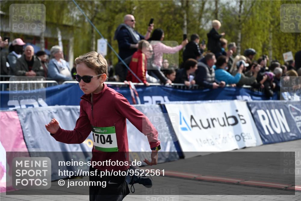 12.04.2026 - 45. Internationalen Wilhelmsburger Insellauf J. Mangold http://msf.ph/oto/9522561 12.04.2026 14:33:59 Ziel 1704, 669, 290, 120 meine-sportfotos.de