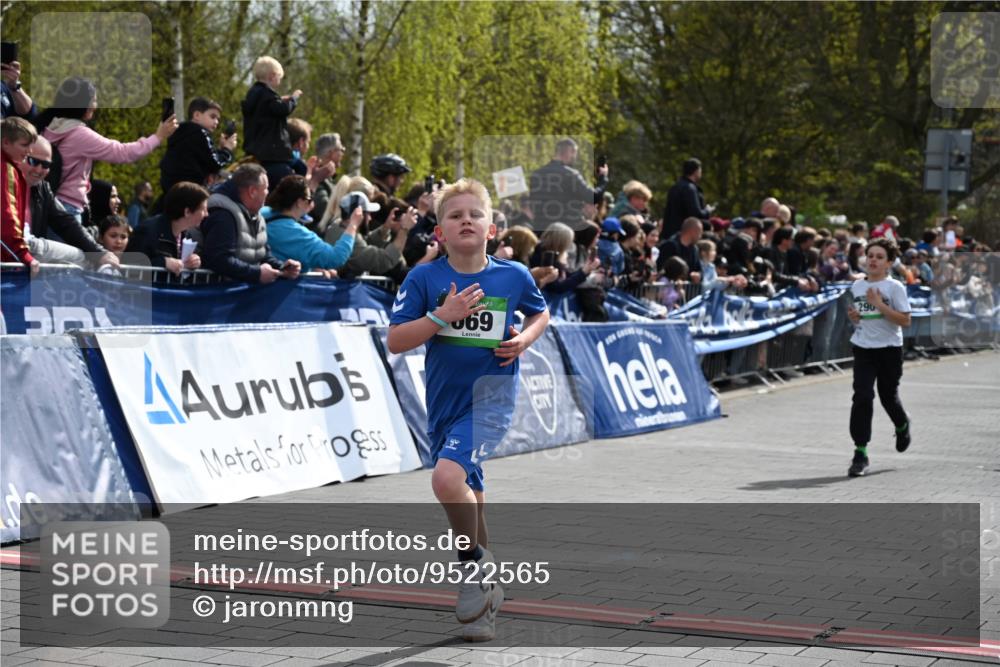 12.04.2026 - 45. Internationalen Wilhelmsburger Insellauf J. Mangold http://msf.ph/oto/9522565 12.04.2026 14:34:01 Ziel 1704, 669, 290, 120 meine-sportfotos.de