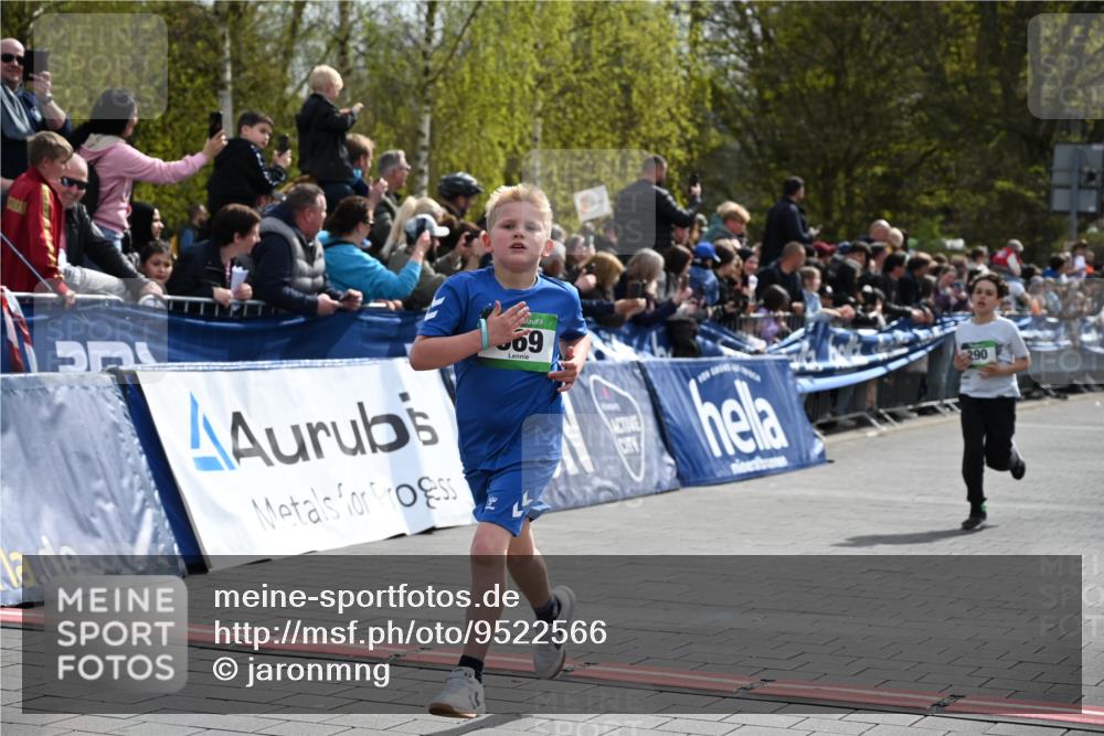 12.04.2026 - 45. Internationalen Wilhelmsburger Insellauf J. Mangold http://msf.ph/oto/9522566 12.04.2026 14:34:01 Ziel 1704, 669, 290, 120 meine-sportfotos.de