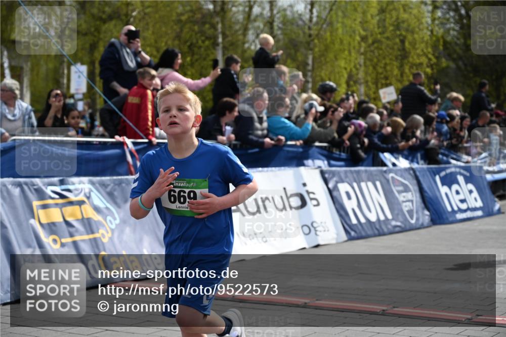 12.04.2026 - 45. Internationalen Wilhelmsburger Insellauf J. Mangold http://msf.ph/oto/9522573 12.04.2026 14:34:01 Ziel 1704, 669, 290, 120 meine-sportfotos.de
