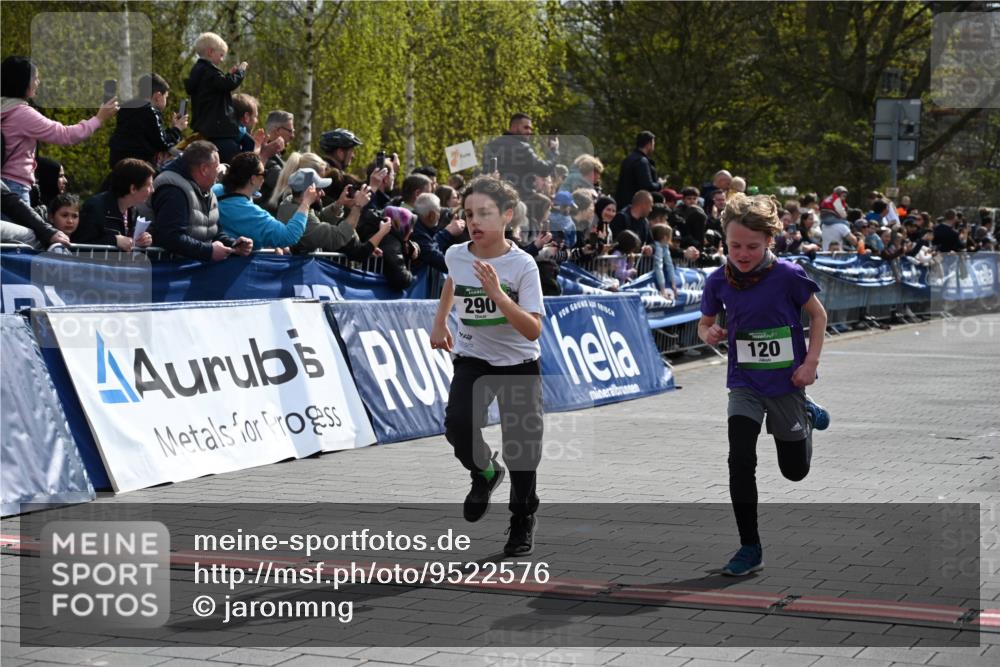 12.04.2026 - 45. Internationalen Wilhelmsburger Insellauf J. Mangold http://msf.ph/oto/9522576 12.04.2026 14:34:03 Ziel 669, 290, 120, 1065, 89, 5 meine-sportfotos.de