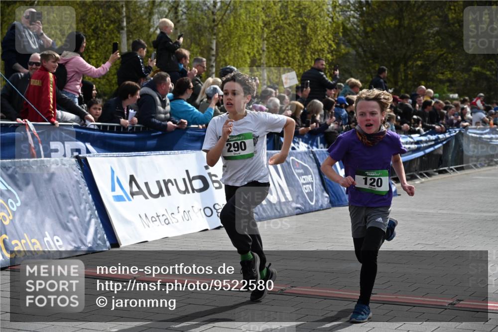 12.04.2026 - 45. Internationalen Wilhelmsburger Insellauf J. Mangold http://msf.ph/oto/9522580 12.04.2026 14:34:03 Ziel 669, 290, 120, 1065, 89, 5 meine-sportfotos.de